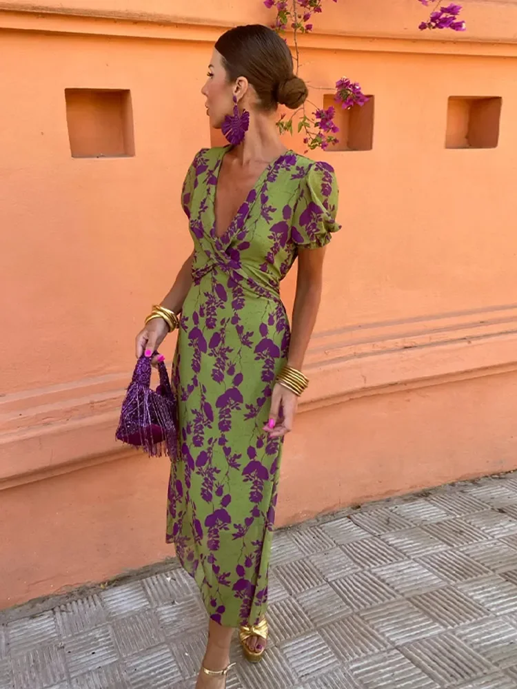 Dress with floral print and V-neck - Image 2