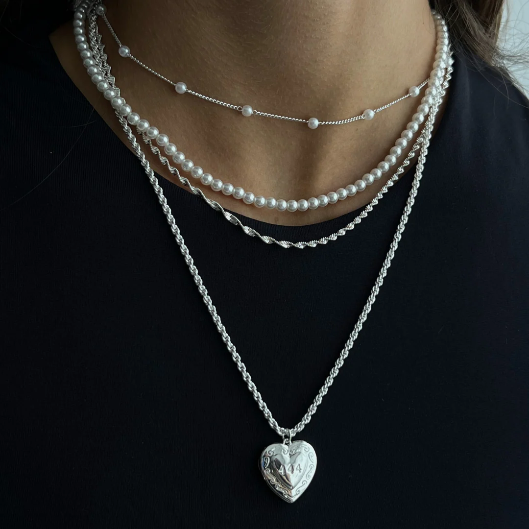 Women's Necklace Set – Layered Design – With Pearl Details and Heart-Shaped Pendant - Image 2