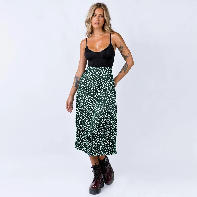 Leopard print midi skirt with slit - Image 3