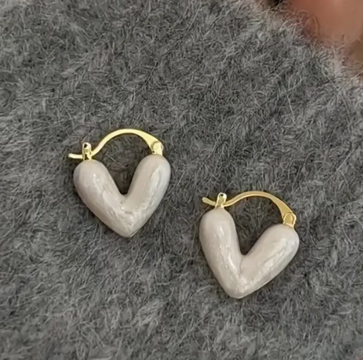 Ladies Earrings – Heart-Shaped Design – Shiny Finish – Lightweight and Elegant - Image 2