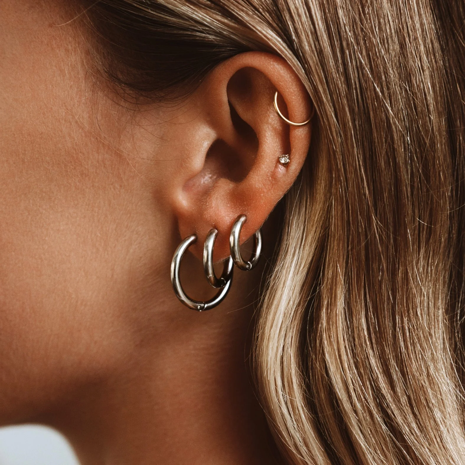 Mia | Classic Silver Hoop Earrings for Style and Elegance - Image 3