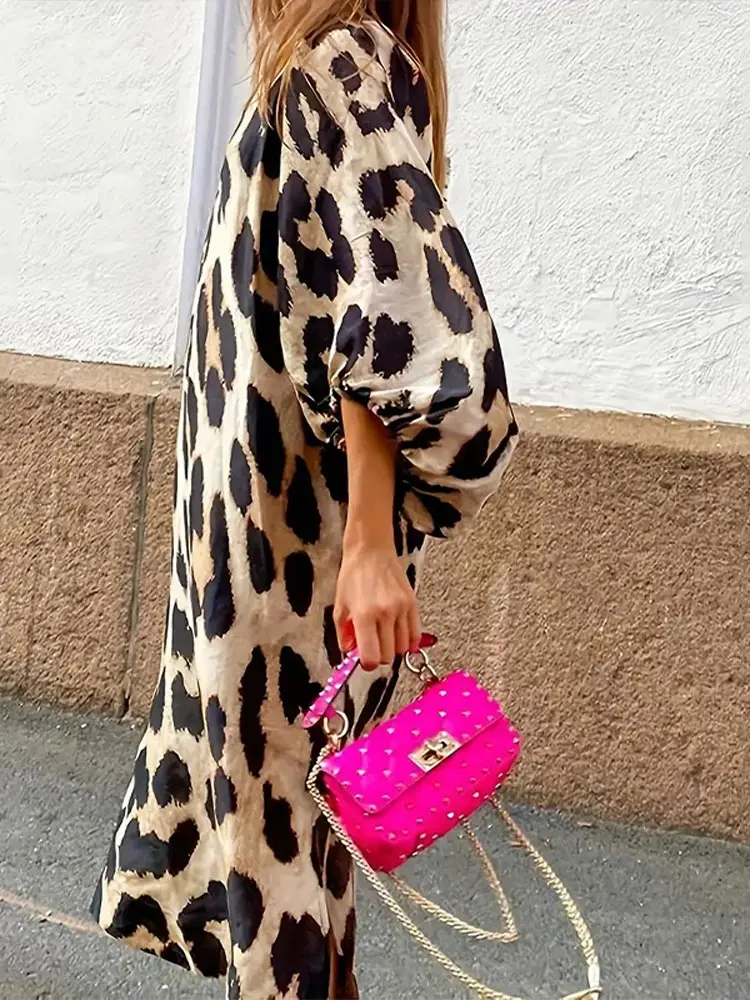 Midi-dress with leopard print and three-quarter sleeves - Image 2
