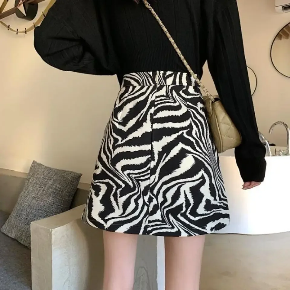 Mini skirt with zebra print - Image 2
