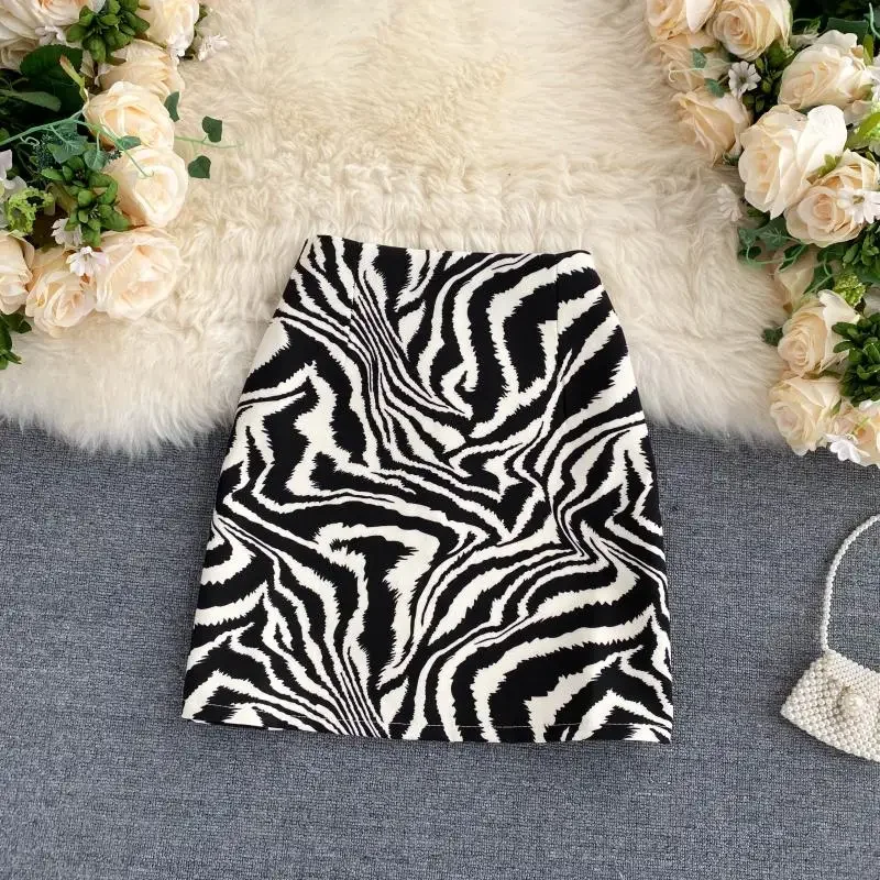 Mini skirt with zebra print - Image 3
