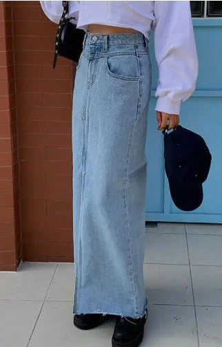 Modern maxi-denim skirt with slit - Image 3