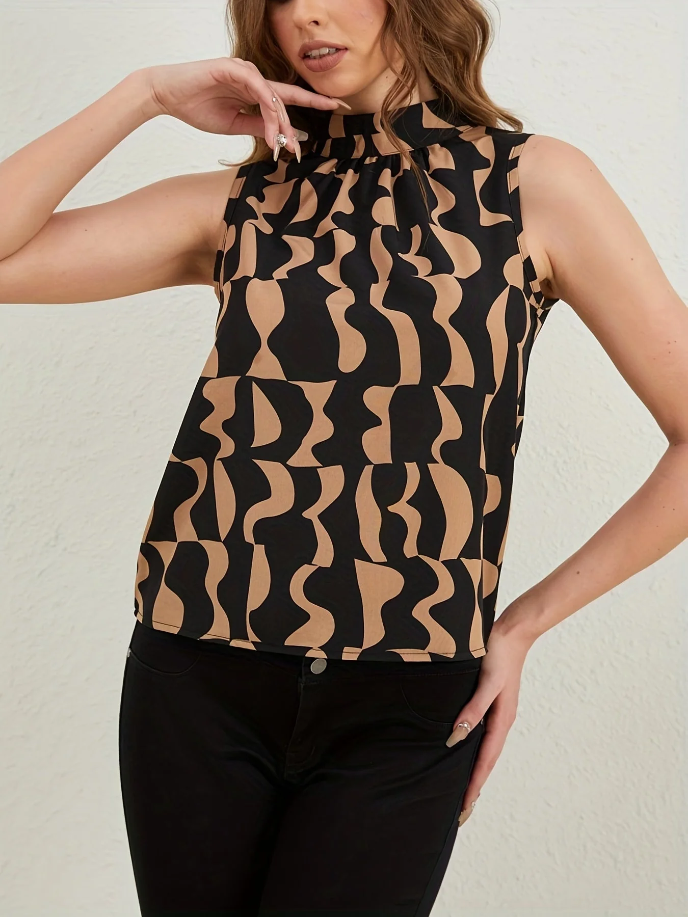 Sleeveless blouse with abstract print - Image 4