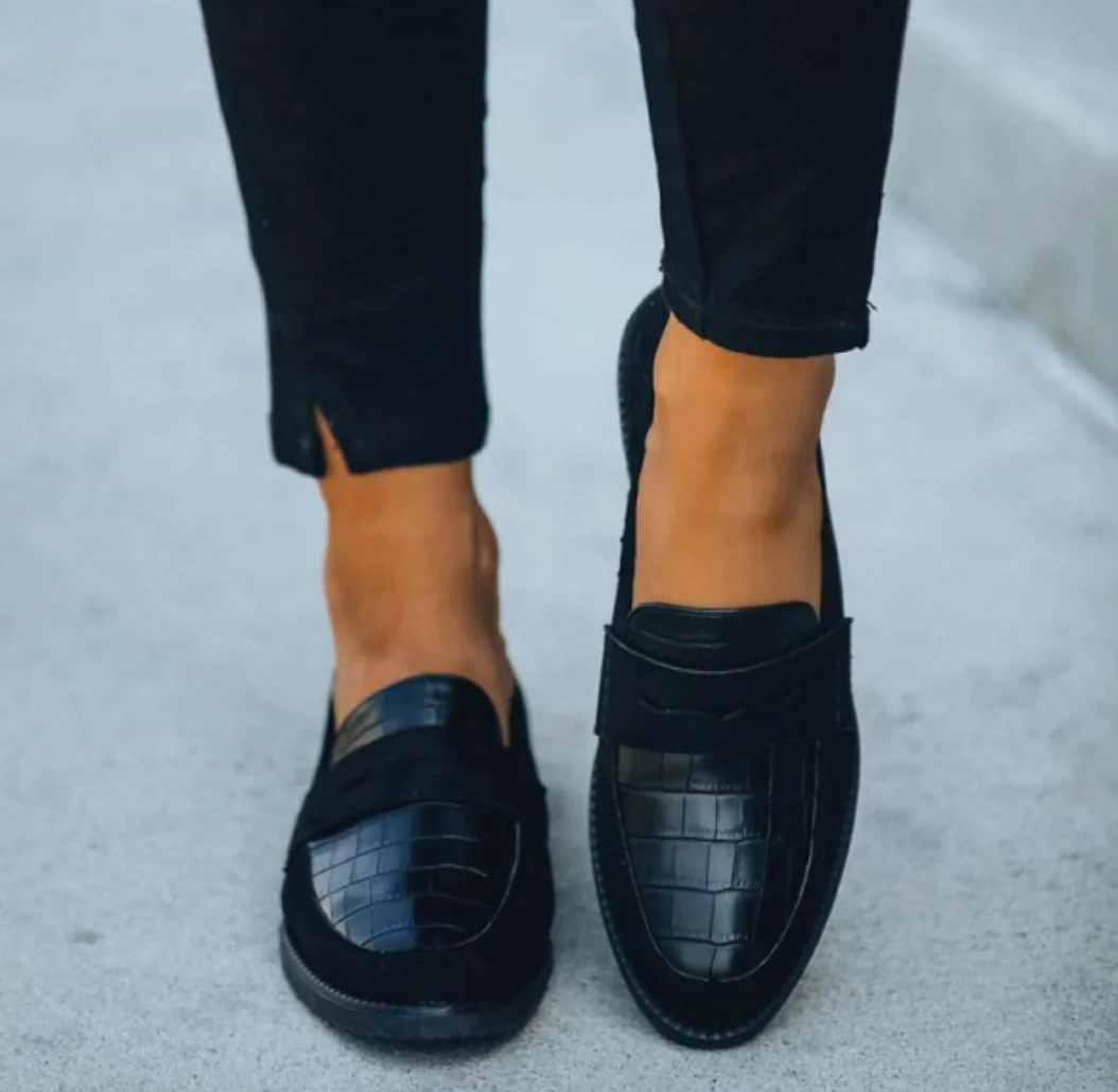 Nyla - Comfortable and Stylish Black Loafers for Women - Image 2