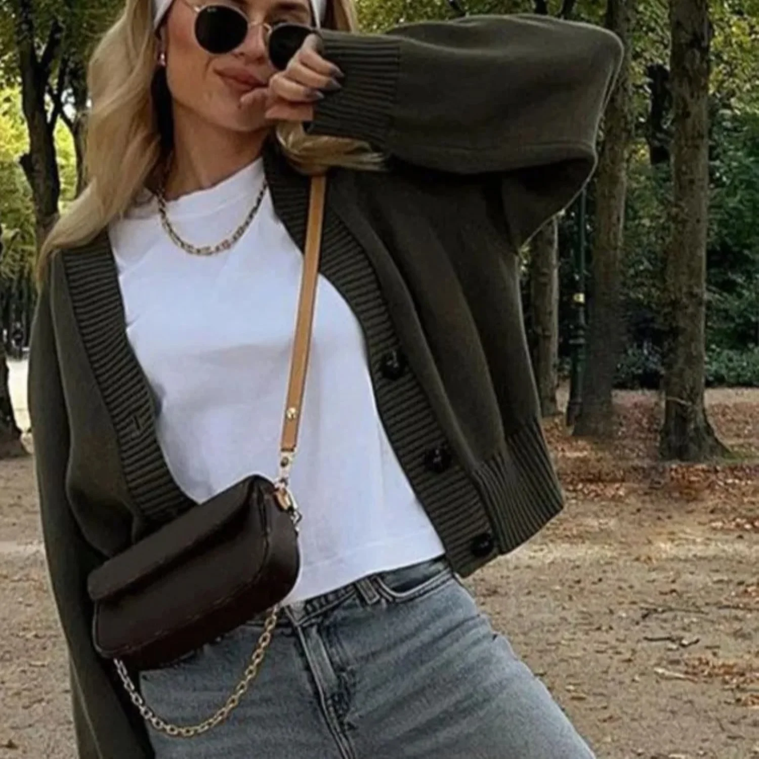 Olivegreen knitted cardigan with V-Neck - Image 2