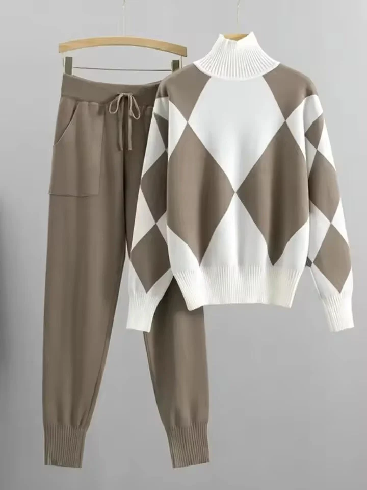 Pam - Stylish Sweater with Geometric Design - Image 2
