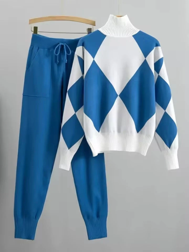 Pam - Stylish Sweater with Geometric Design - Image 3