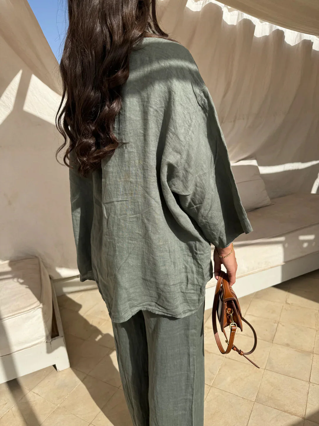 Relaxed Summer Outfit for Comfort - Image 4