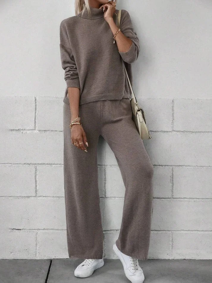 Women's Loungewear Set - Oversized Turtleneck Sweater - High Waist Pants - Soft Fabric - Image 3