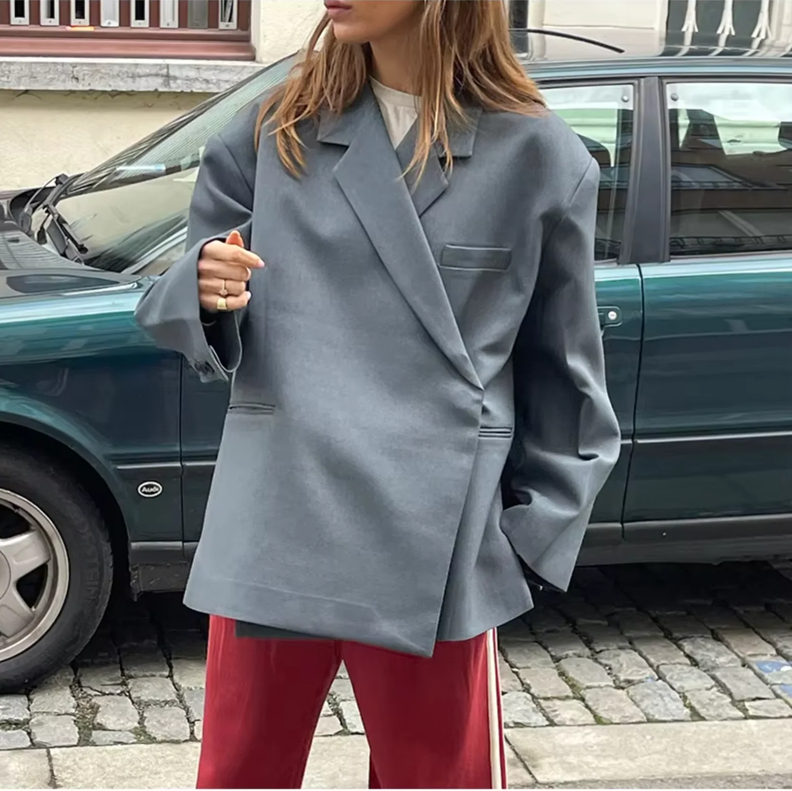 Women's Blazer - Oversized Fit - Classic Lapels - Long Sleeves - Casual Chic - Image 2