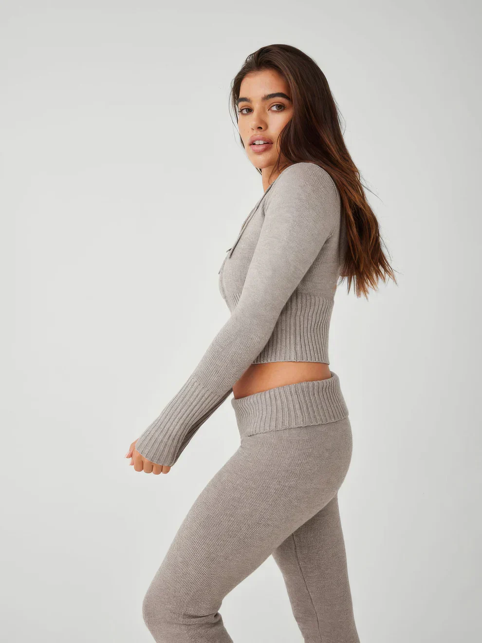 Women's Hoodie - Knitted Short Fit - Zipper - Long Sleeves - Casual Trendy Style - Image 3