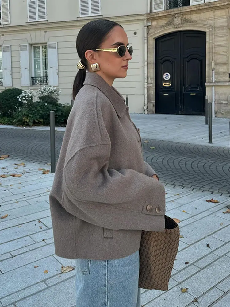 Women's Oversized Coat - Relaxed Fit - Long Sleeves - Classic Collar - Elegant Buttons - Image 3