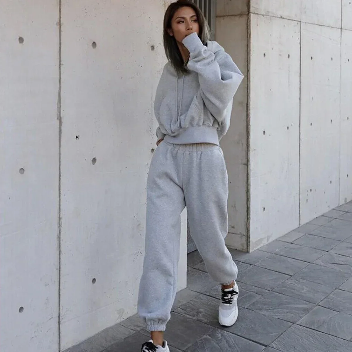 Women's tracksuit - Image 4