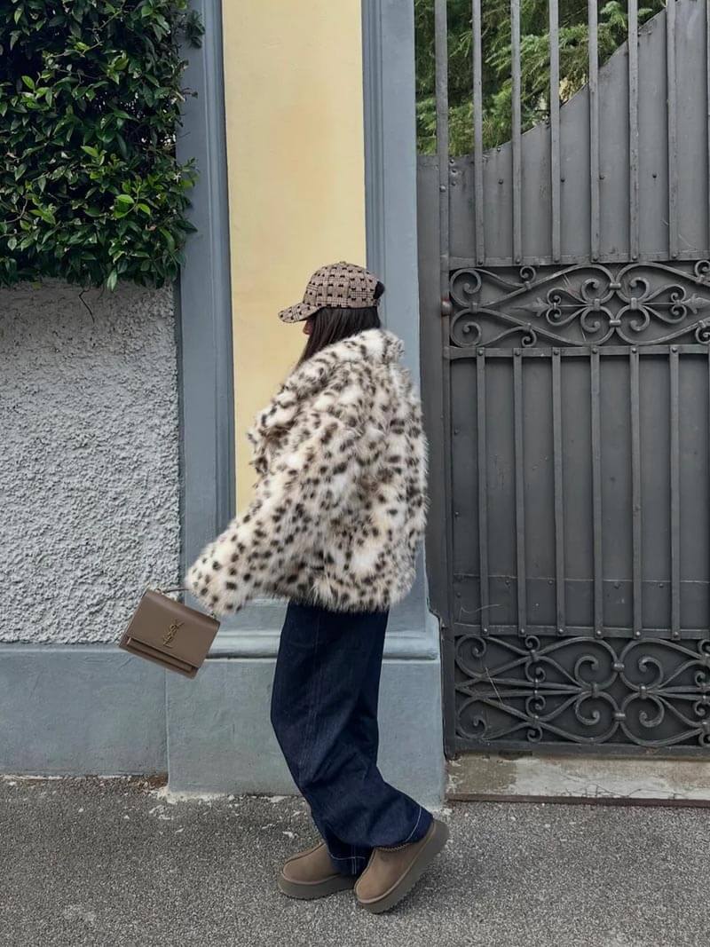 Leopard Velvetfur Coat – Statement Coat for Women with Bold Leopard Pattern - Image 4