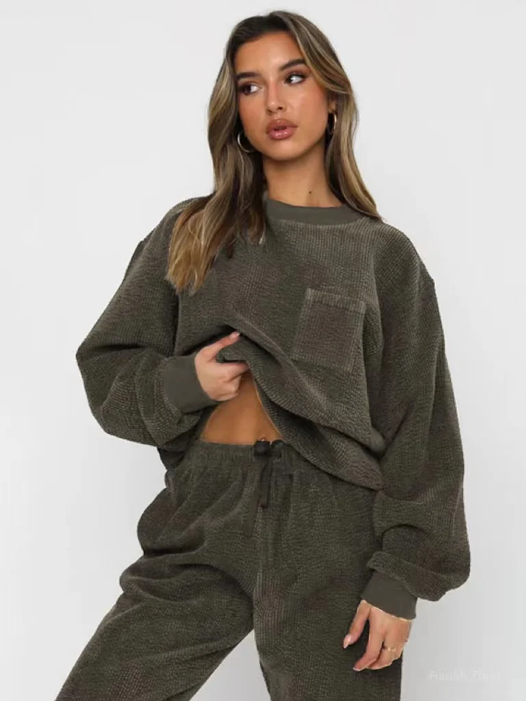 Women's Loungewear Set – Soft Fabric – Oversized Fit – Jogging Pants with Drawstring