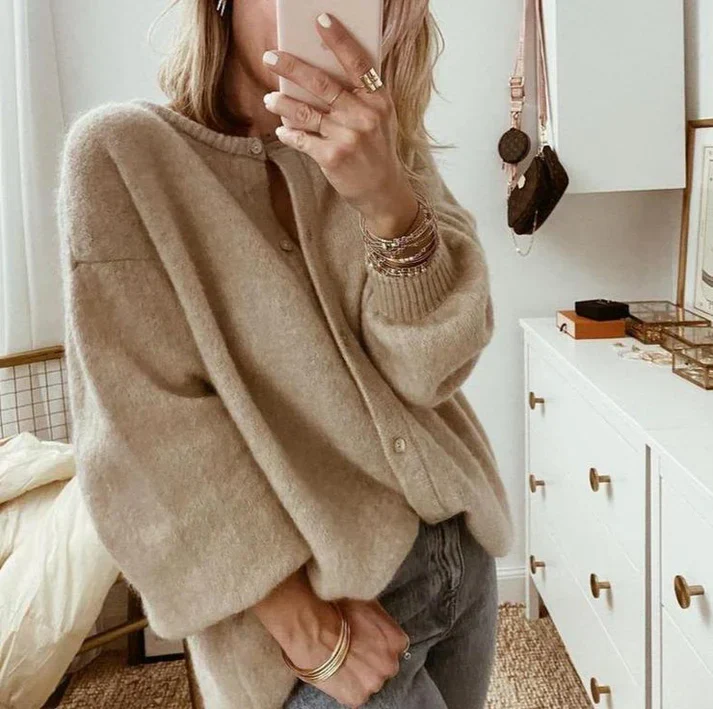 Women's Cardigan - Knitted - Relaxed Fit - Button Closure - Long Sleeves - Casual Comfort - Image 2