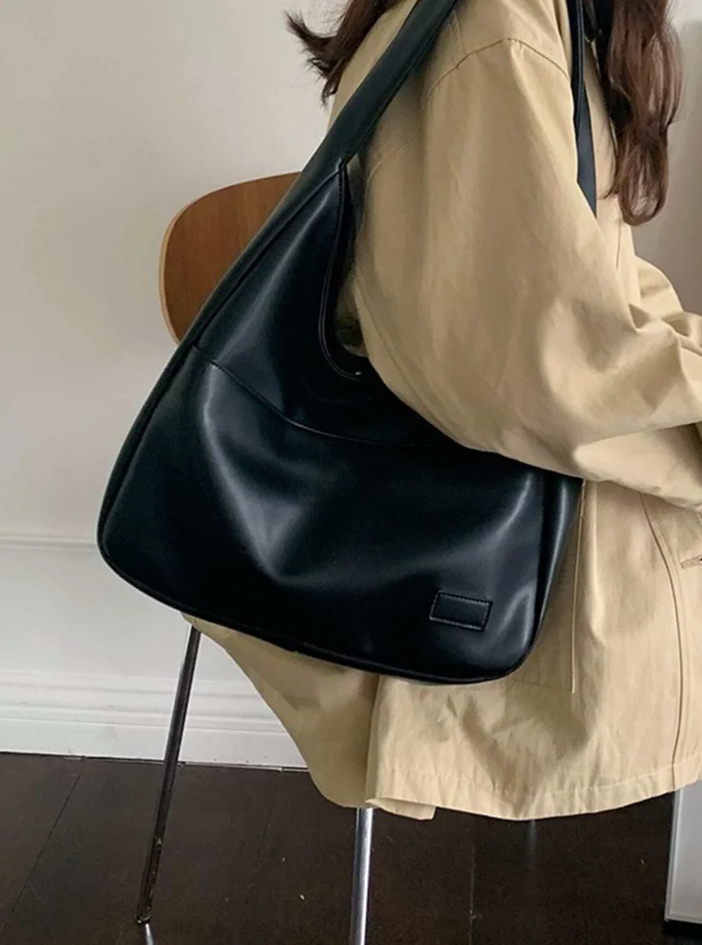 Ladies Shoulder Bag - Imitation Leather - Spacious Model - Minimalist Design - Comfortable Carrying Strap - Image 2