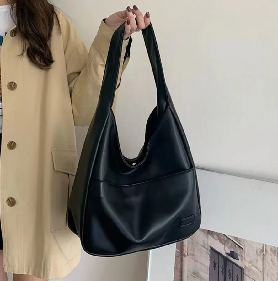 Ladies Shoulder Bag - Imitation Leather - Spacious Model - Minimalist Design - Comfortable Carrying Strap - Image 3